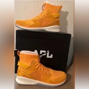 APL  Propulsion Concept X 
Tech Loom  Marigold ( Yellow) Size 15.5